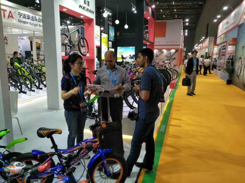 I discuss with new clients at shanghai bike exhibition