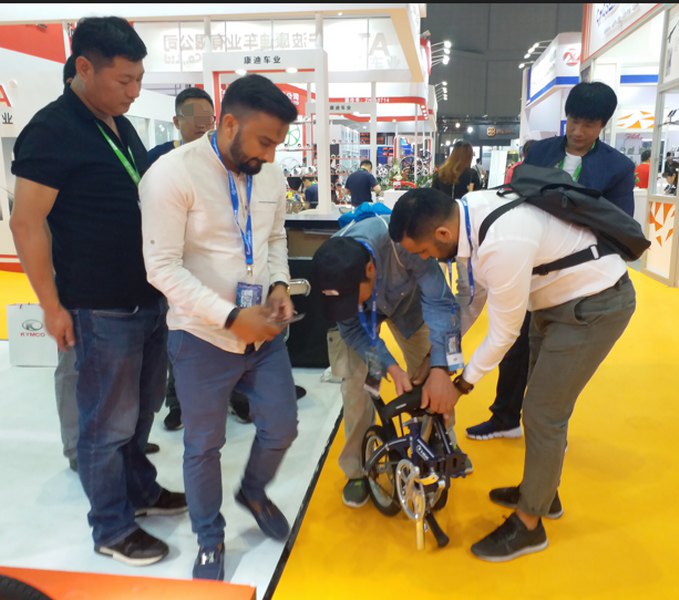 help customer to show how folding the bike at shanghai bicycle exhibition